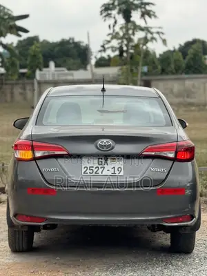 Toyota Yaris LE Sedan 4dr 2019 Gray