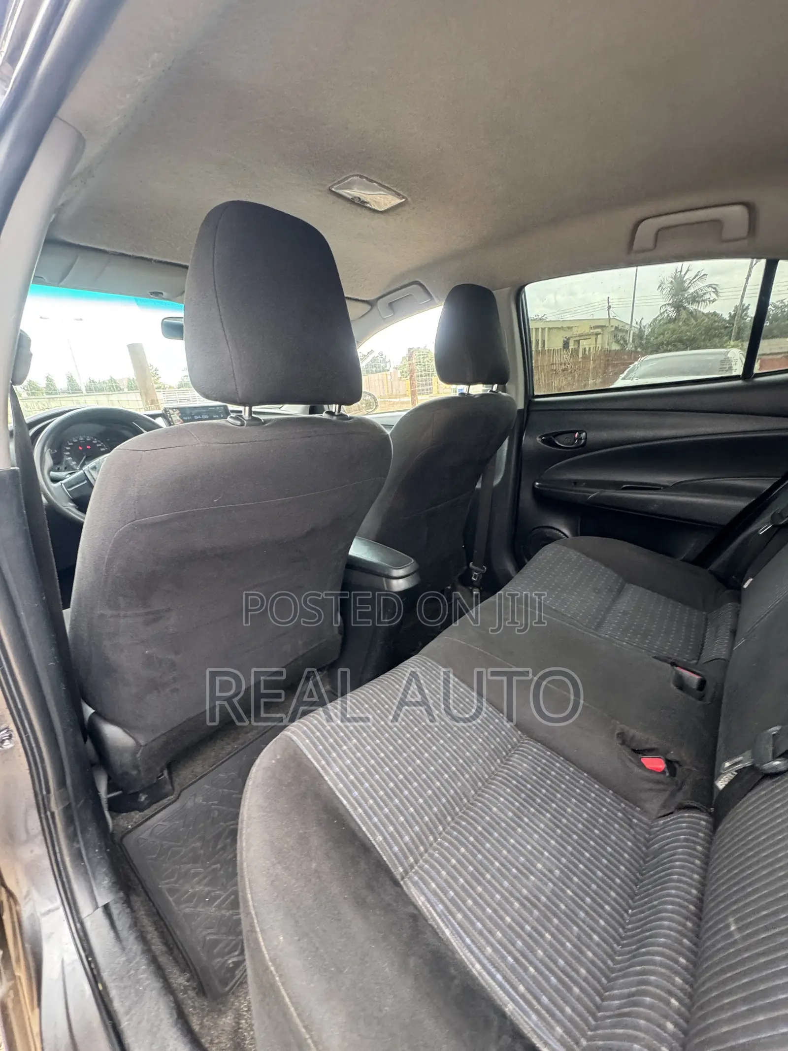 Toyota Yaris LE Sedan 4dr 2019 Gray
