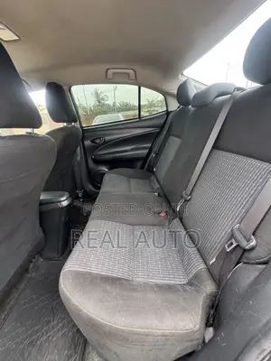 Toyota Yaris LE Sedan 4dr 2019 Gray
