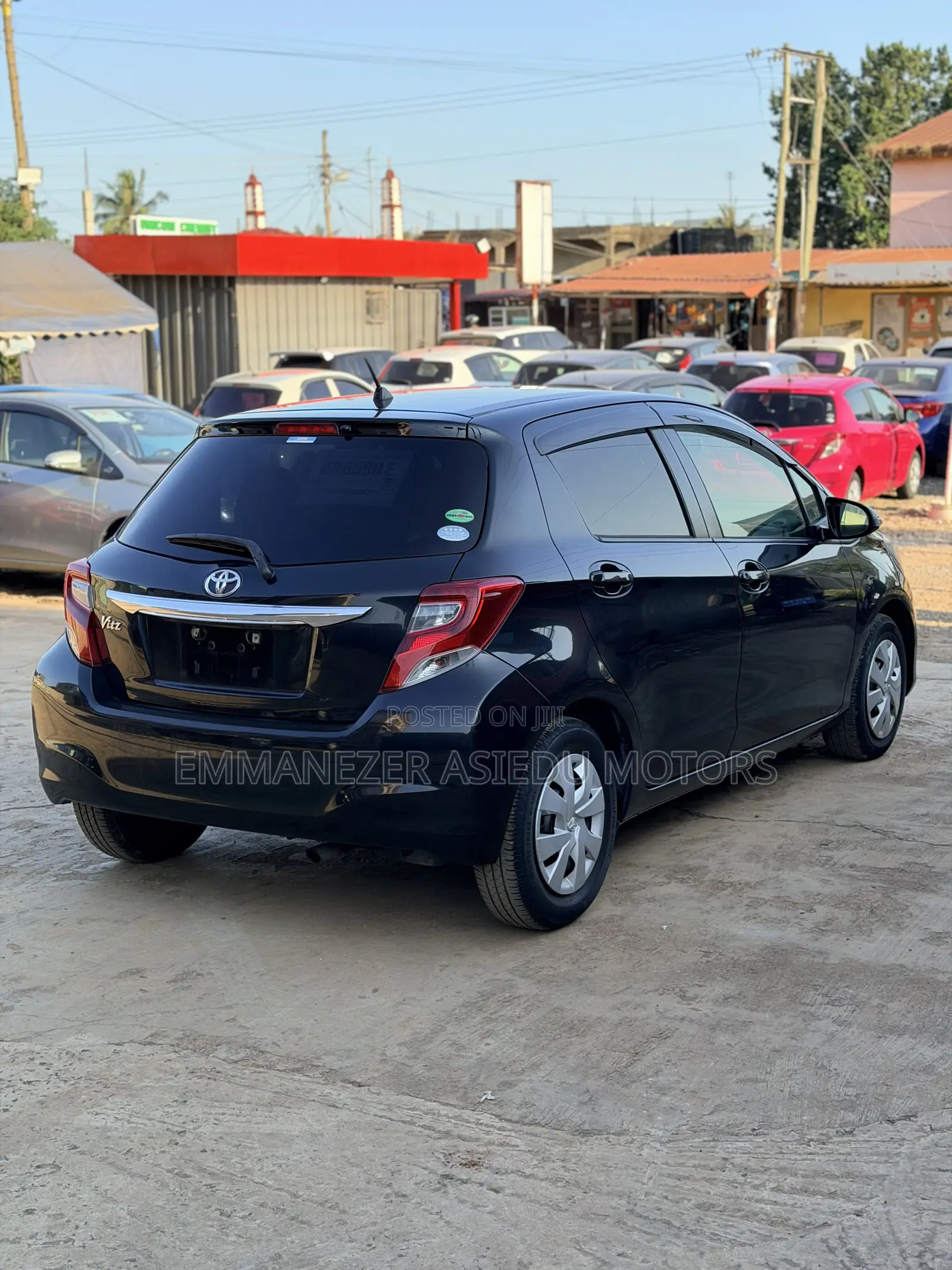 Toyota Vitz 1.3 FWD 5dr 2015 Black