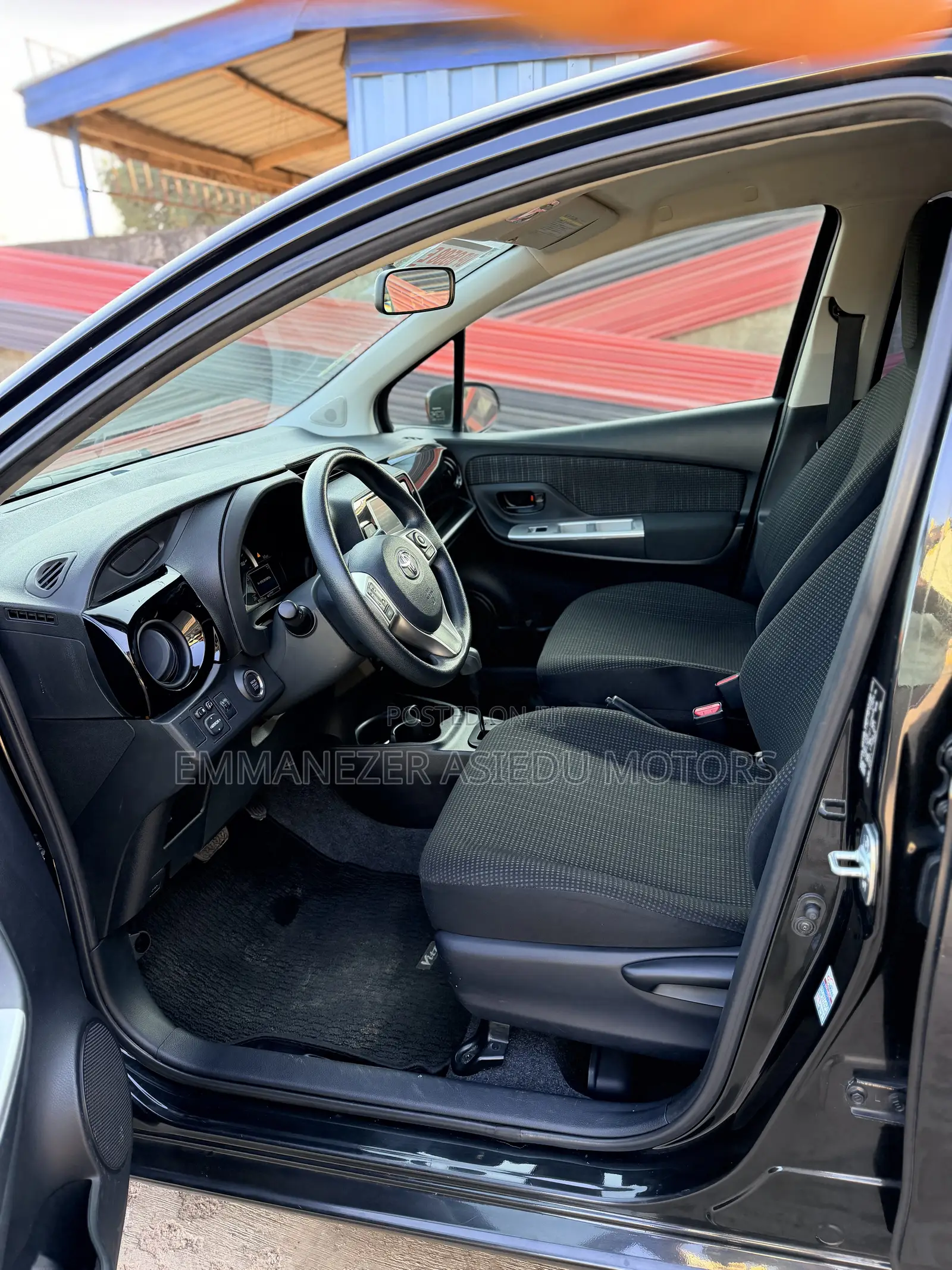 Toyota Vitz 1.3 FWD 5dr 2015 Black