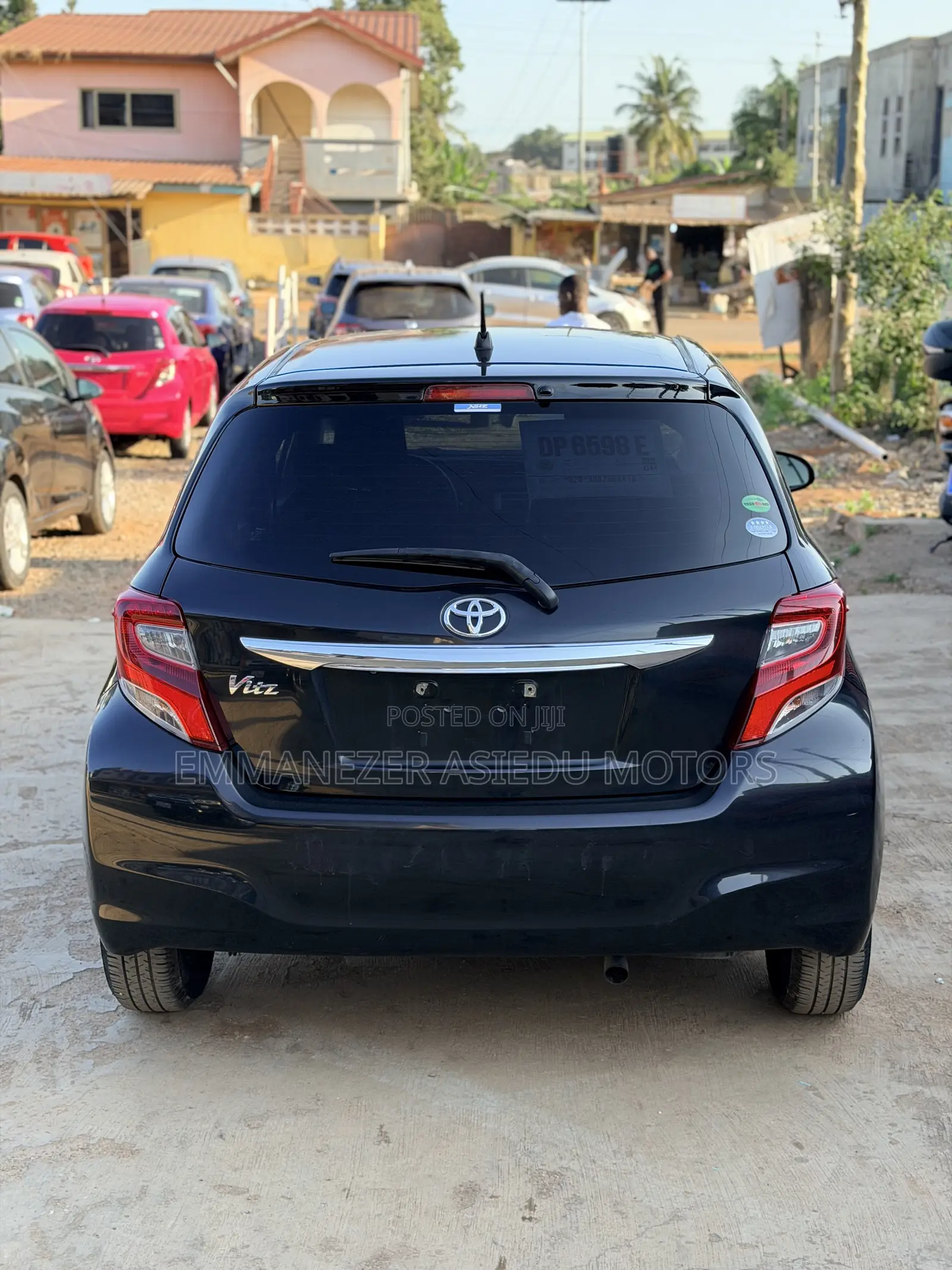 Toyota Vitz 1.3 FWD 5dr 2015 Black