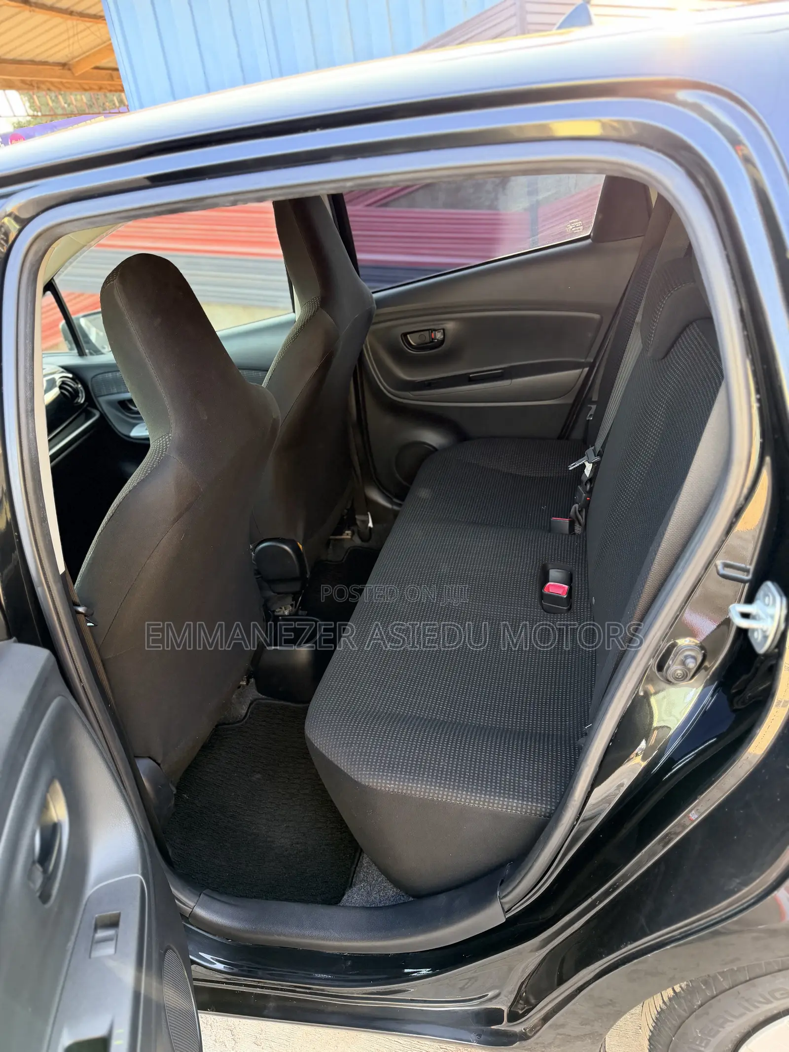 Toyota Vitz 1.3 FWD 5dr 2015 Black