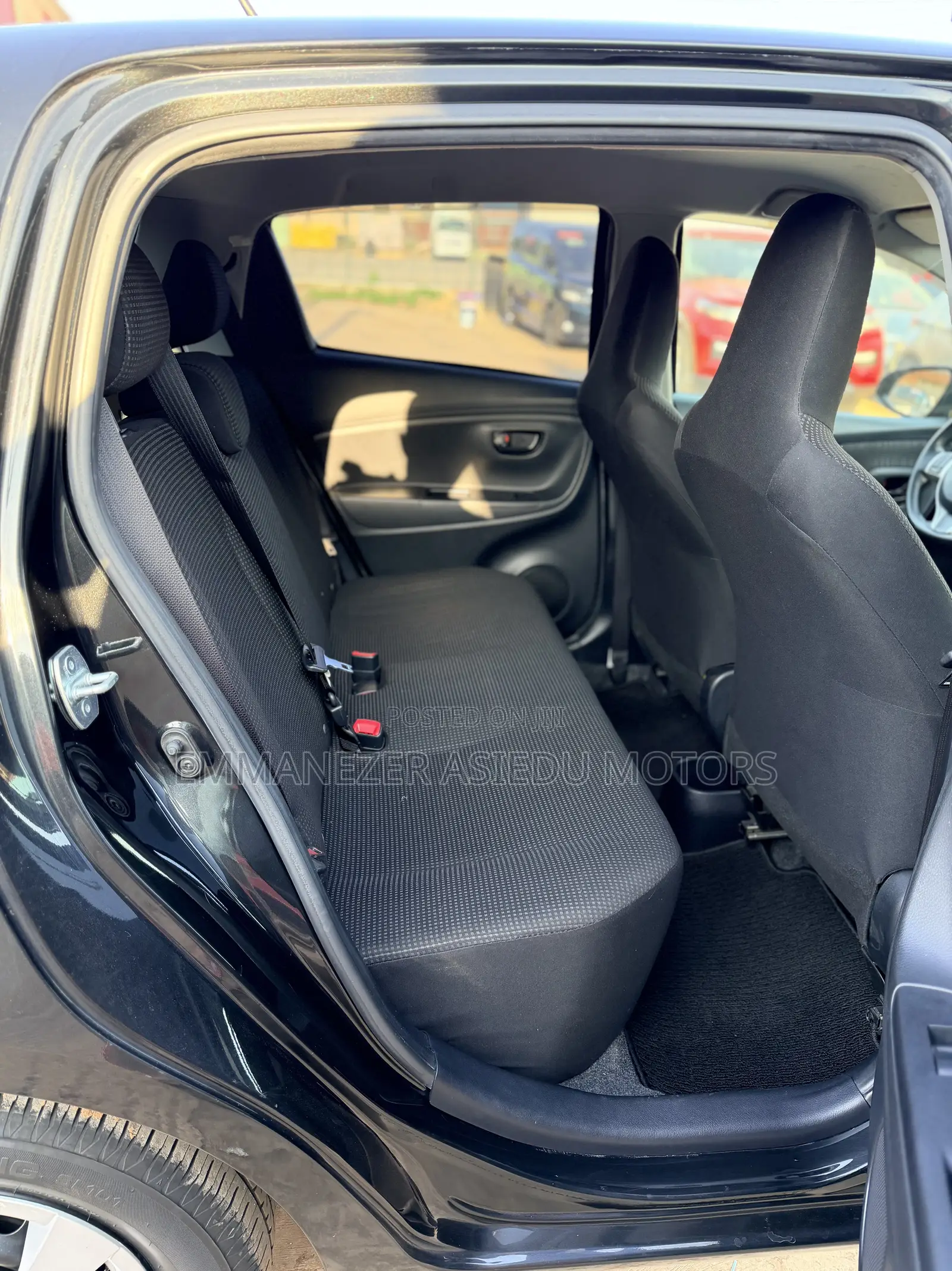 Toyota Vitz 1.3 FWD 5dr 2015 Black