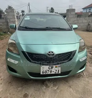 Toyota Yaris 2010 Green