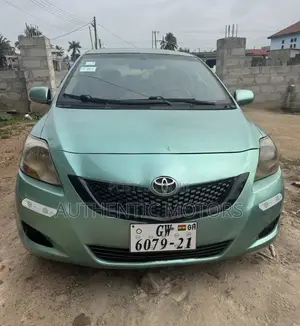 Toyota Yaris 2010 Green