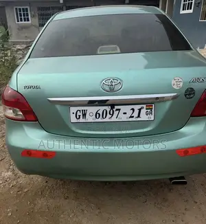 Toyota Yaris 2010 Green