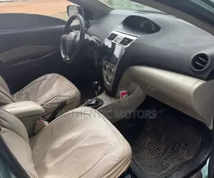 Toyota Yaris 2010 Green