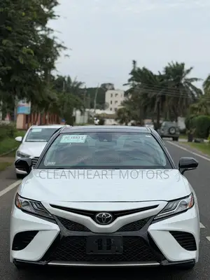 Toyota Camry XLE (2.5L 4cyl 8A) 2019 White