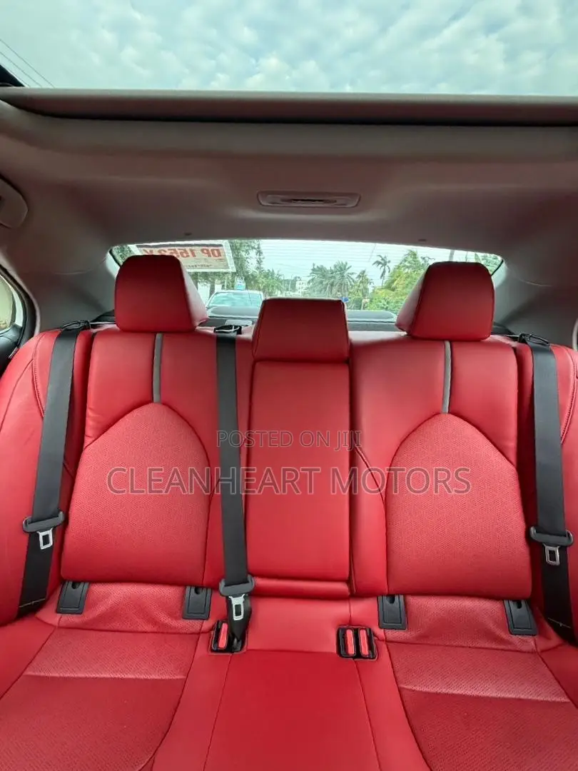 Toyota Camry XLE (2.5L 4cyl 8A) 2019 White