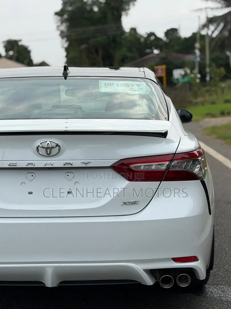 Toyota Camry XLE (2.5L 4cyl 8A) 2019 White