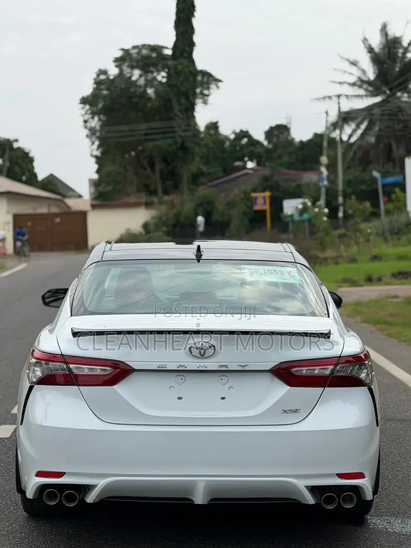 Toyota Camry XLE (2.5L 4cyl 8A) 2019 White