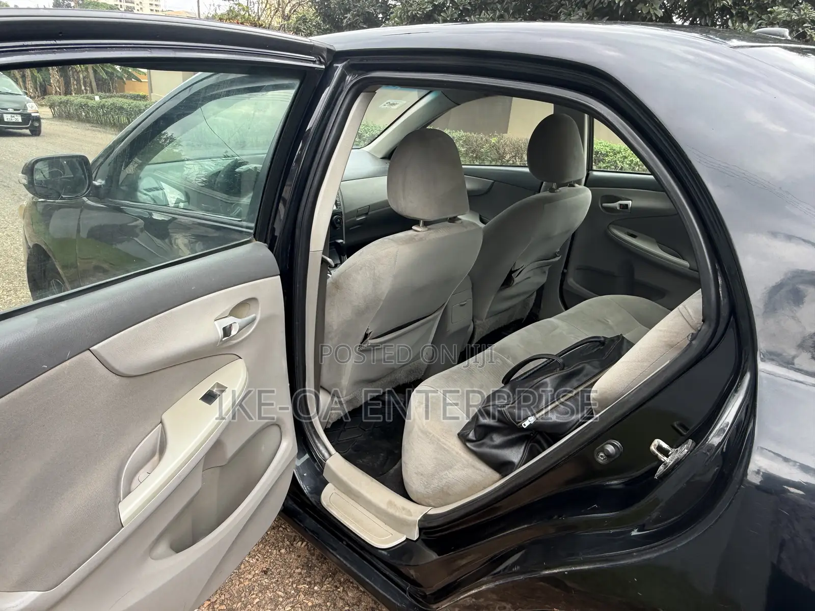 Toyota Corolla LE 4dr Sedan (1.8L 4cyl 4A) 2010 Black