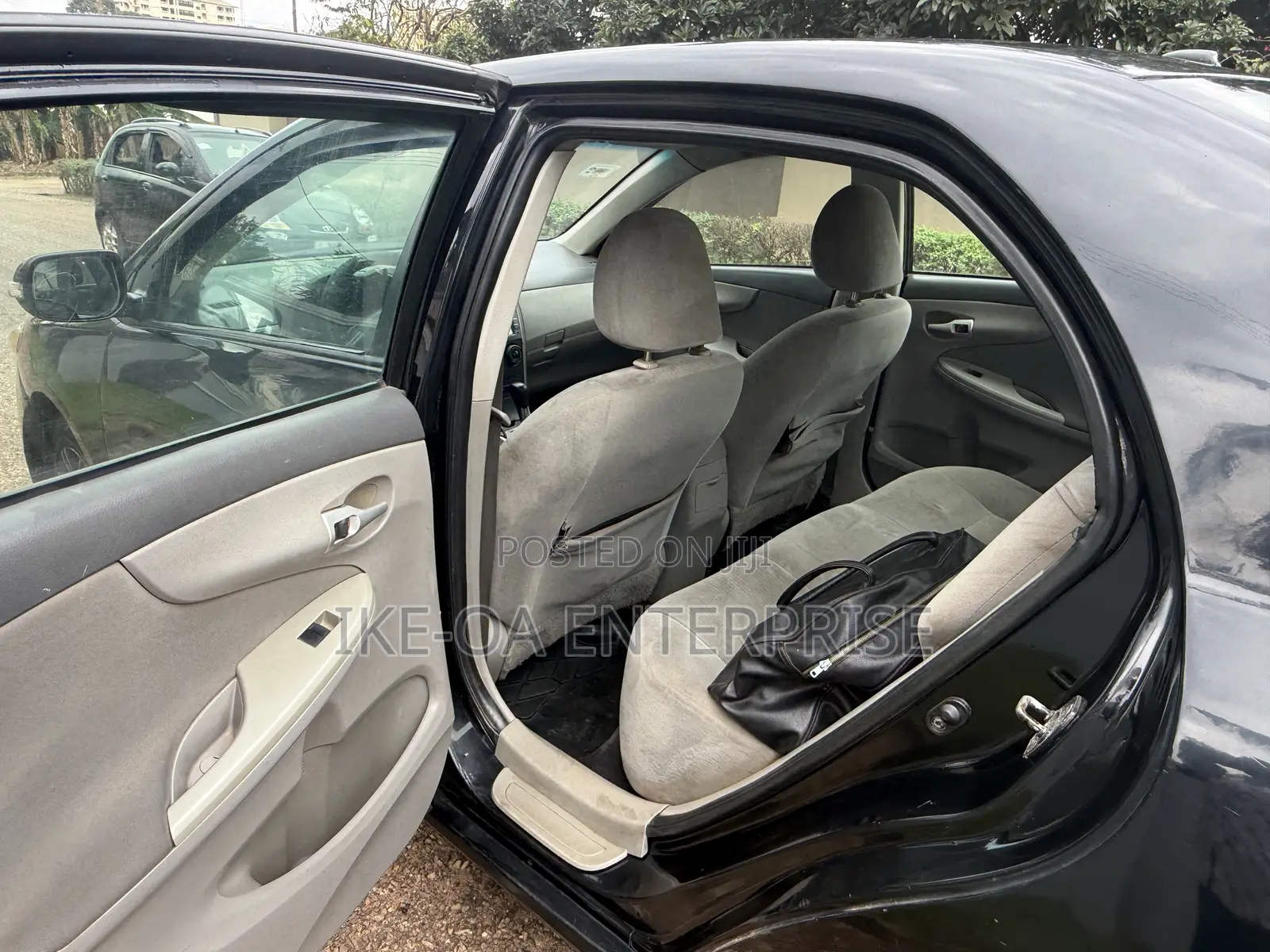 Toyota Corolla LE 4dr Sedan (1.8L 4cyl 4A) 2010 Black