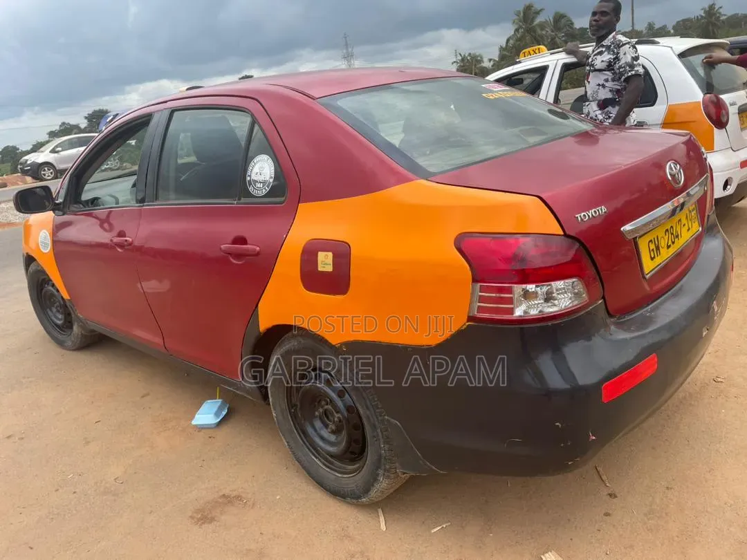 Toyota Yaris 2010 Maroon