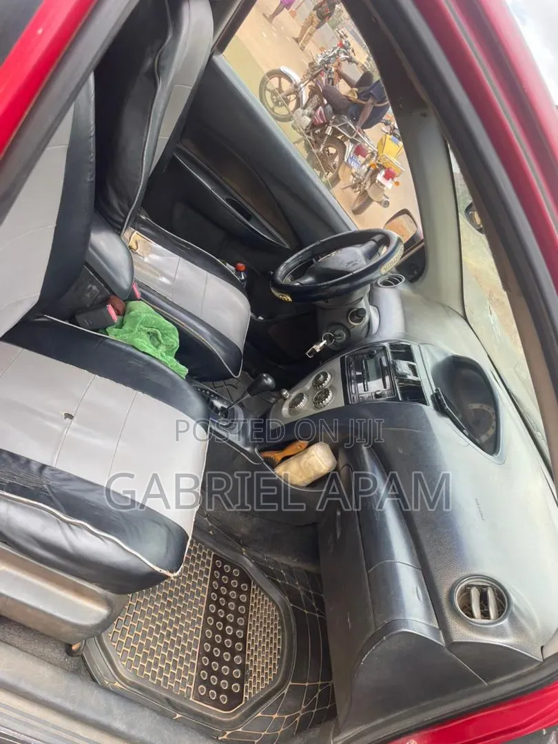 Toyota Yaris 2010 Maroon