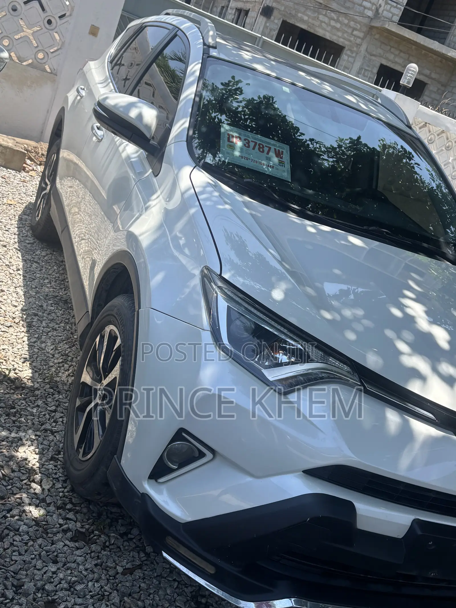 Toyota RAV4 XLE FWD 2019 White