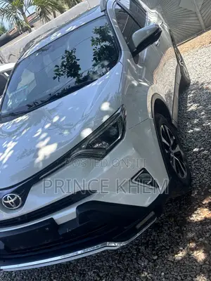 Toyota RAV4 XLE FWD 2019 White