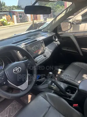 Toyota RAV4 XLE FWD 2019 White