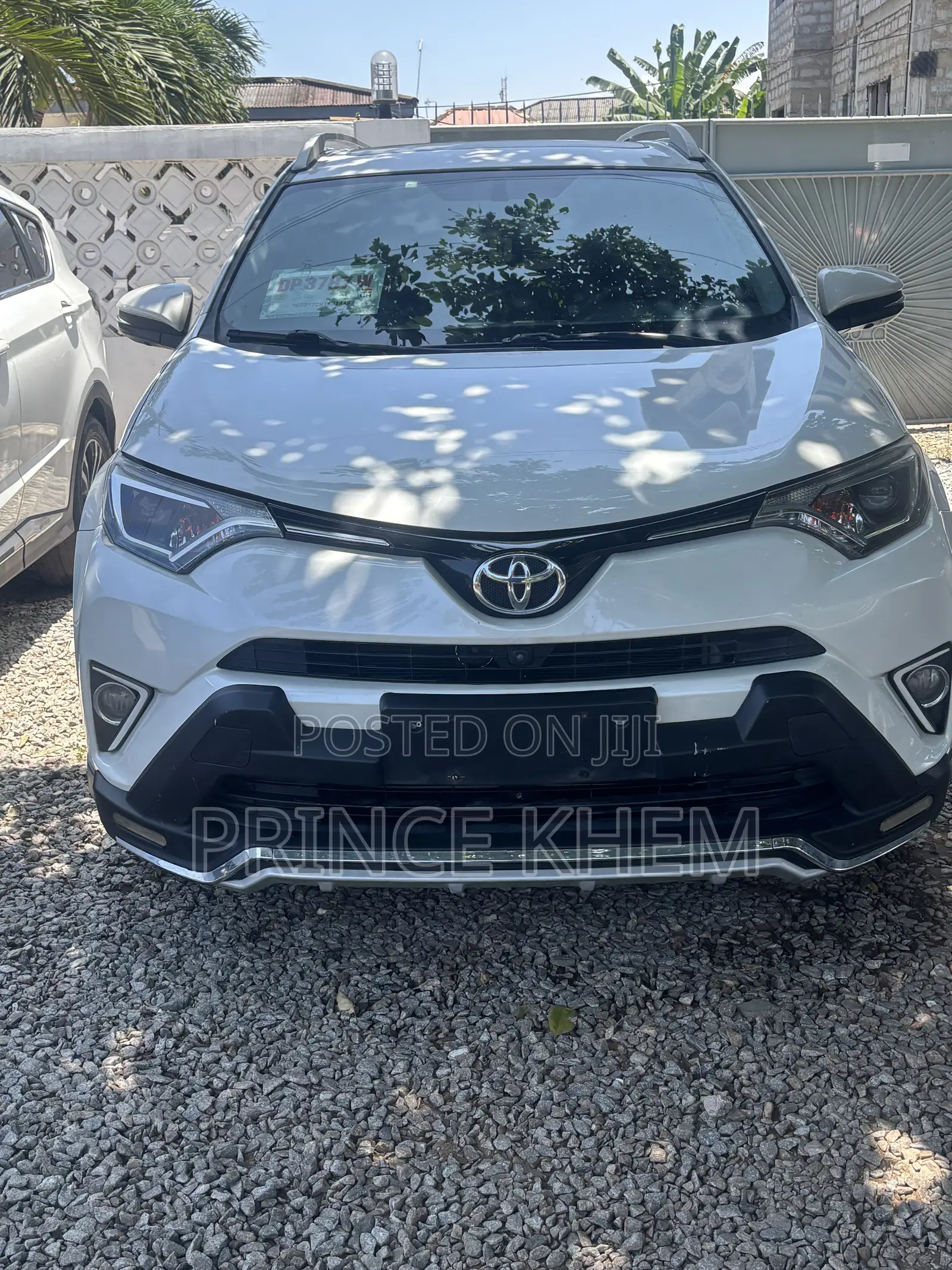 Toyota RAV4 XLE FWD 2019 White