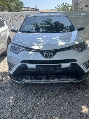 Toyota RAV4 XLE FWD 2019 White