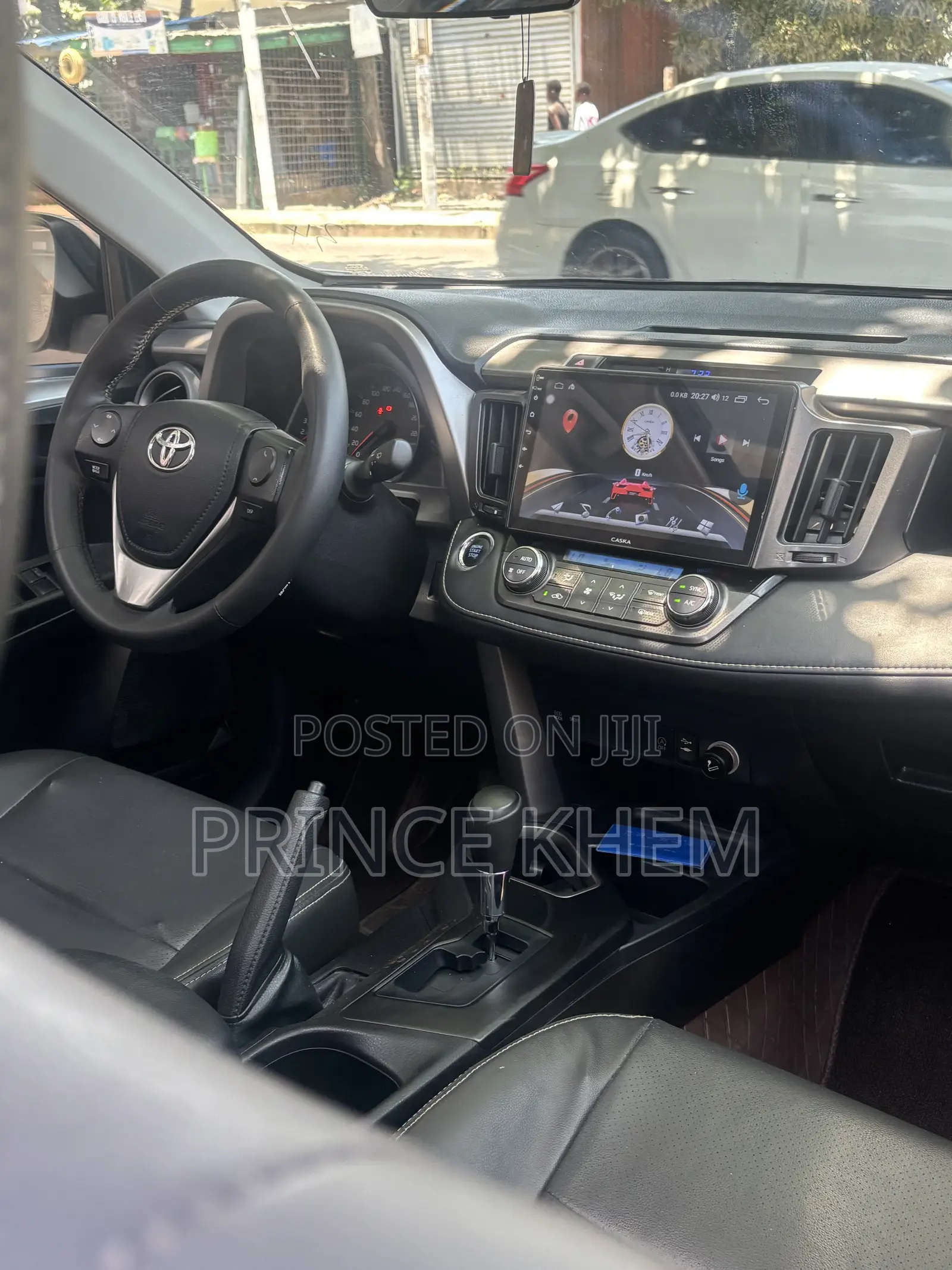 Toyota RAV4 XLE FWD 2019 White