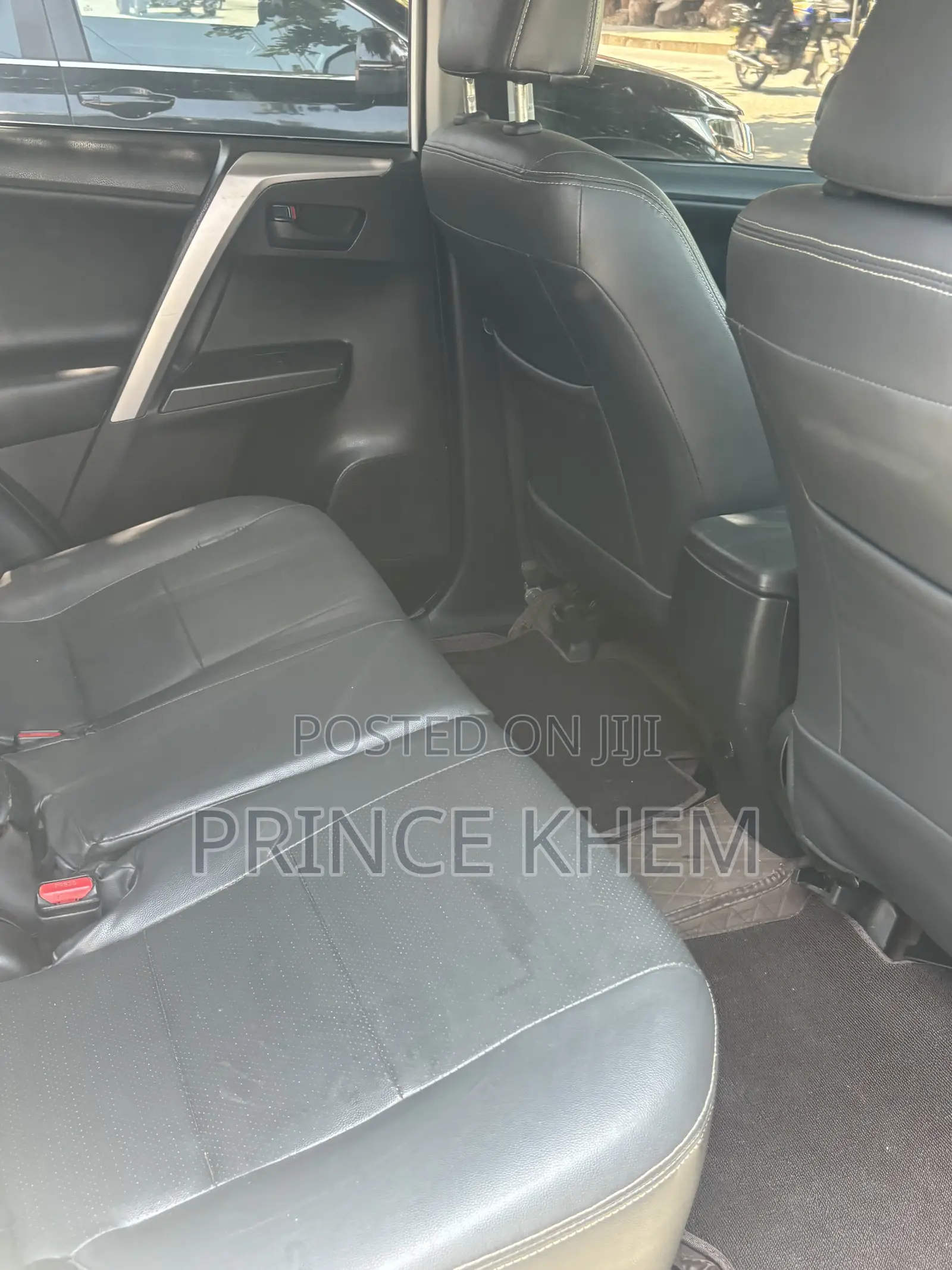 Toyota RAV4 XLE FWD 2019 White