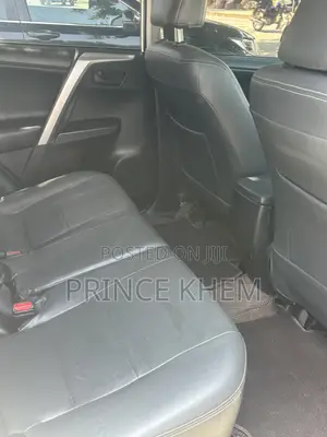 Toyota RAV4 XLE FWD 2019 White
