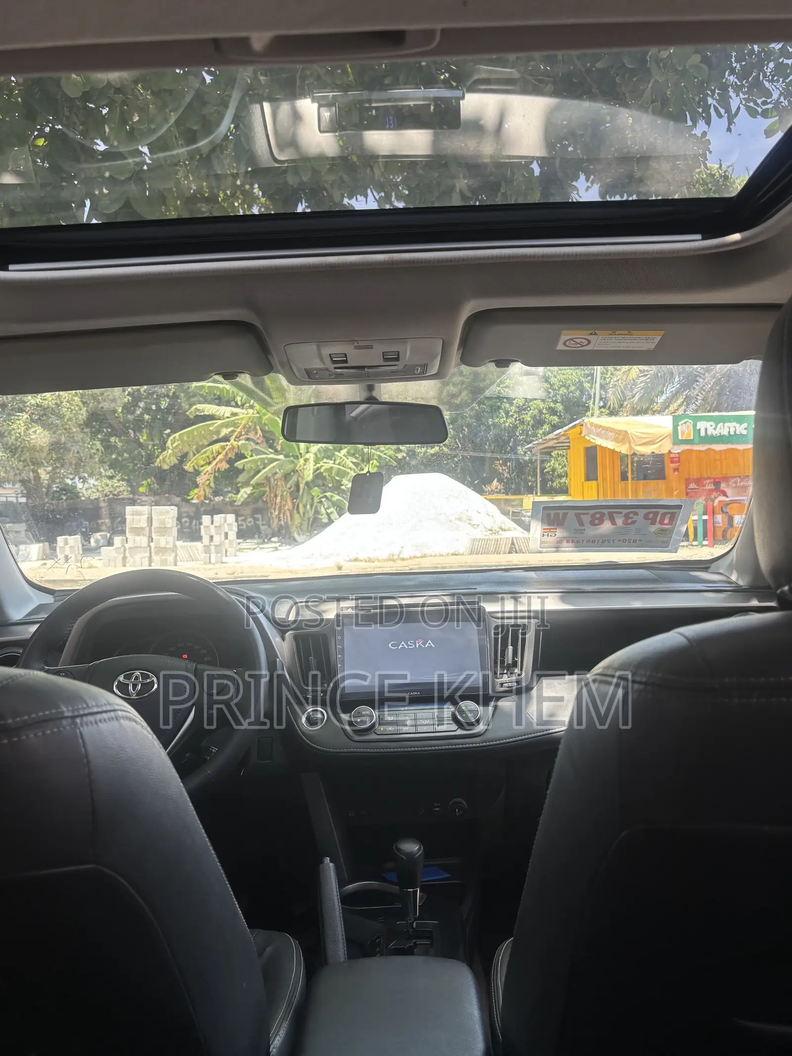 Toyota RAV4 XLE FWD 2019 White