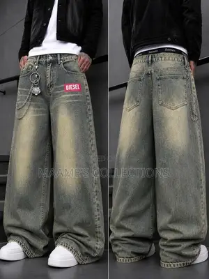 Men’s Light-Wash, Wide-Leg Baggy Denim Jeans