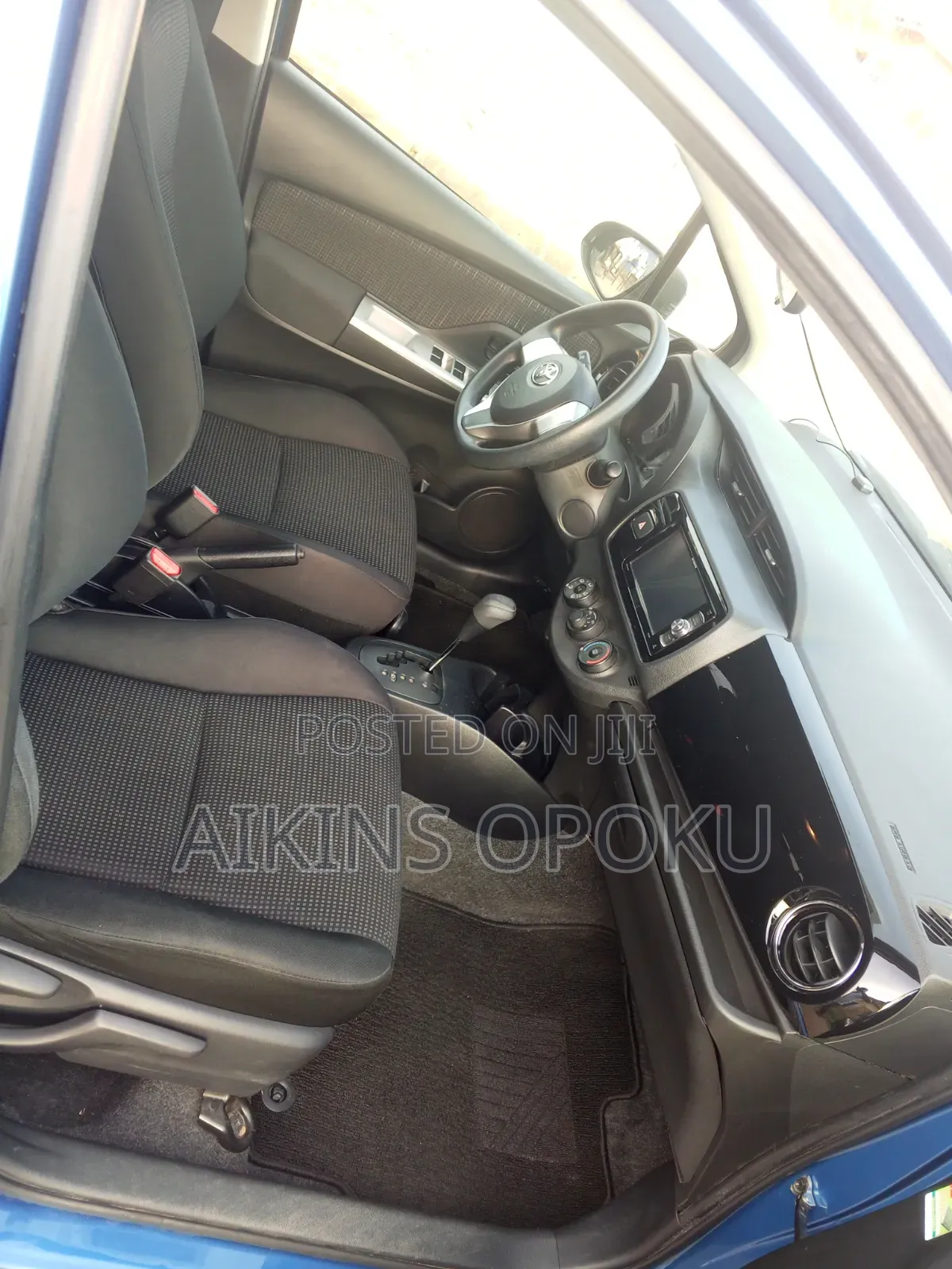 Toyota Vitz 1.3 AWD 5dr 2015 Blue