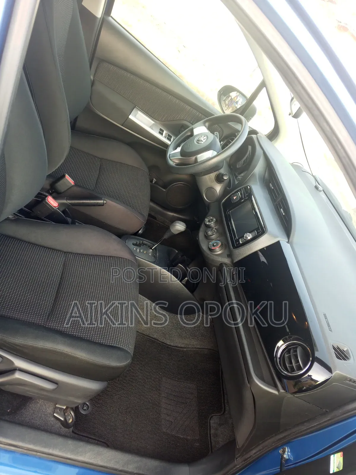 Toyota Vitz 1.3 AWD 5dr 2015 Blue