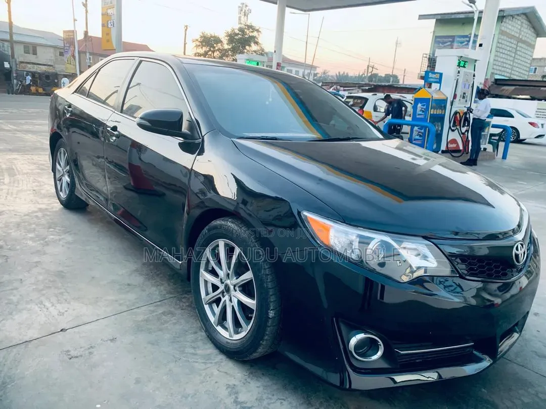 Toyota Camry XLE 4dr Sedan w/Prod. End 11/13 (2.5L 4cyl 6A) 2014 Black