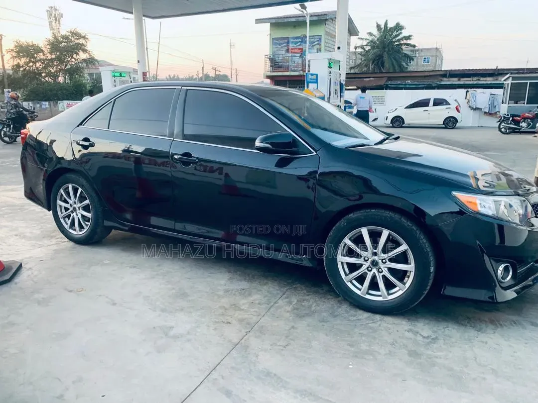 Toyota Camry XLE 4dr Sedan w/Prod. End 11/13 (2.5L 4cyl 6A) 2014 Black