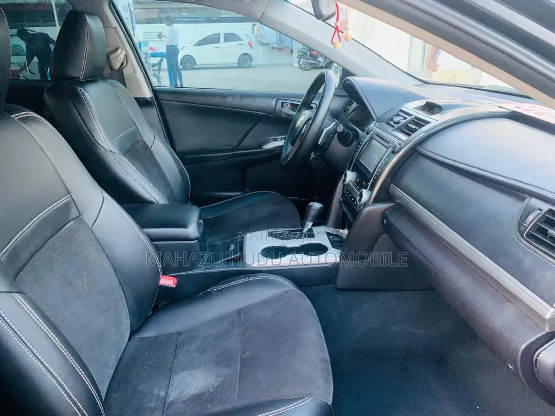 Toyota Camry XLE 4dr Sedan w/Prod. End 11/13 (2.5L 4cyl 6A) 2014 Black