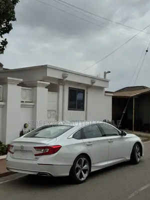 Honda Accord Touring 2.0T 2018 White