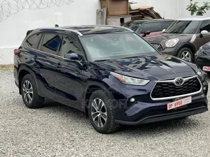 Toyota Highlander XLE 2022 Blue