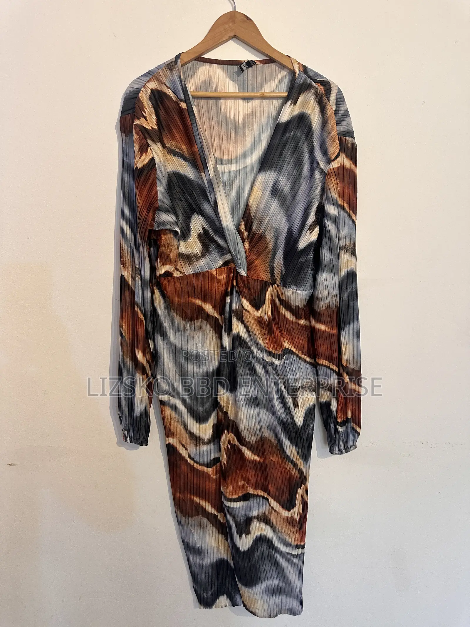 Long-Sleeve Plissé Midi Dress by Boohoo
