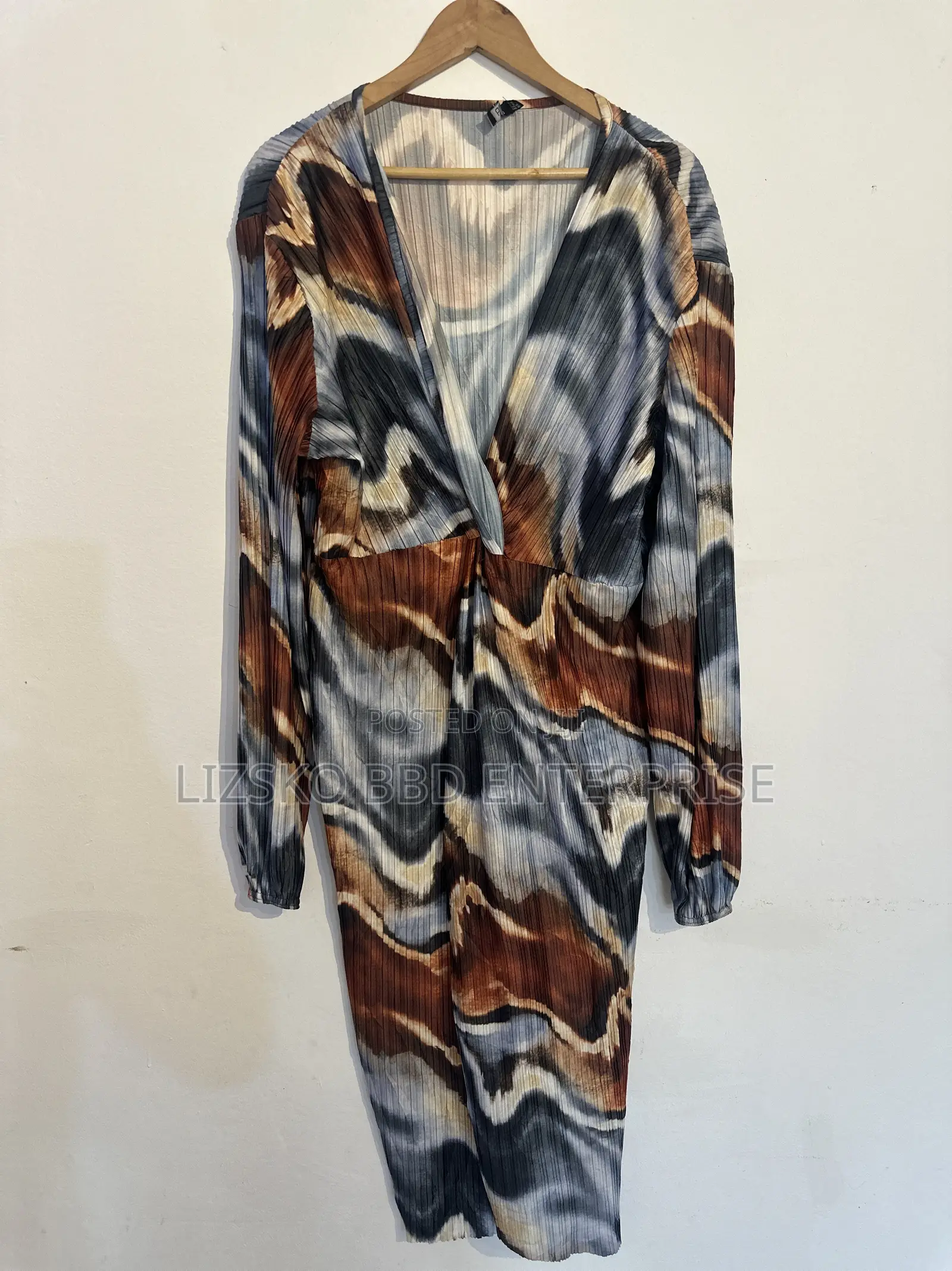 Long-Sleeve Plissé Midi Dress by Boohoo