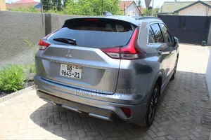 Mitsubishi Eclipse 2021 Silver