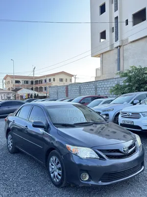 Toyota Corolla LE 4dr Sedan (1.8L 4cyl 4A) 2013 Gray