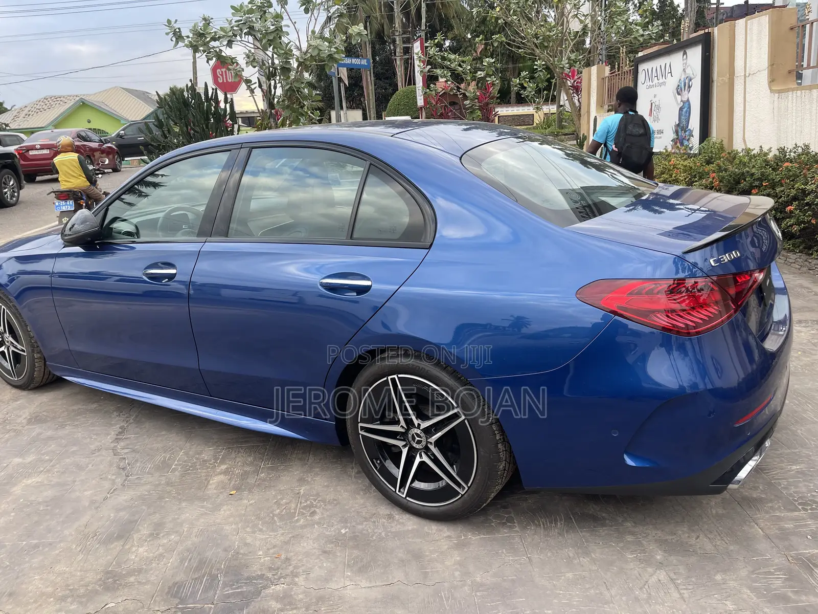 Mercedes-Benz C300 2023 Blue