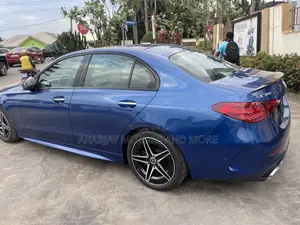 Mercedes-Benz C300 2023 Blue