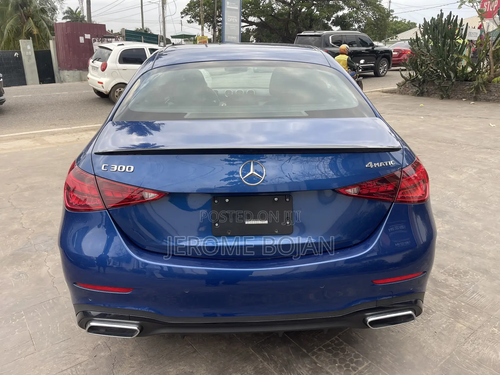 Mercedes-Benz C300 2023 Blue