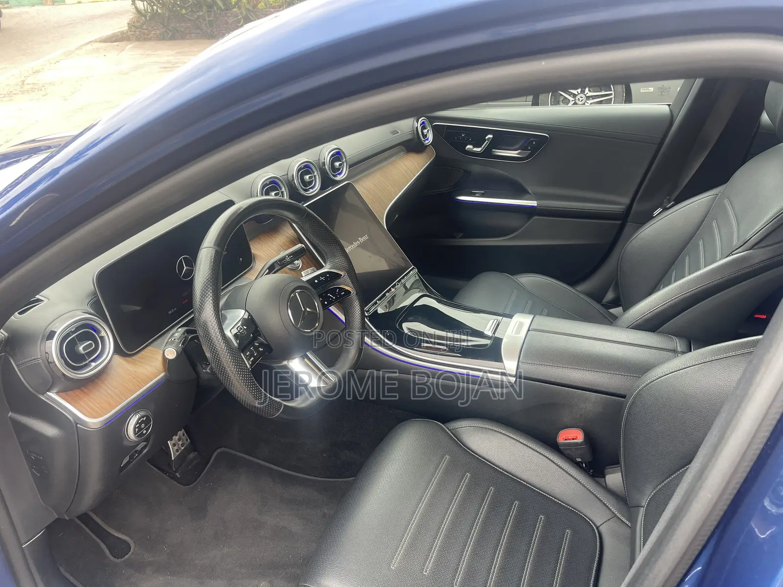 Mercedes-Benz C300 2023 Blue