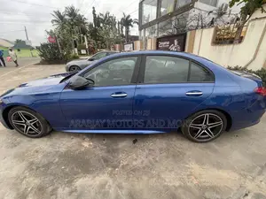 Mercedes-Benz C300 2023 Blue