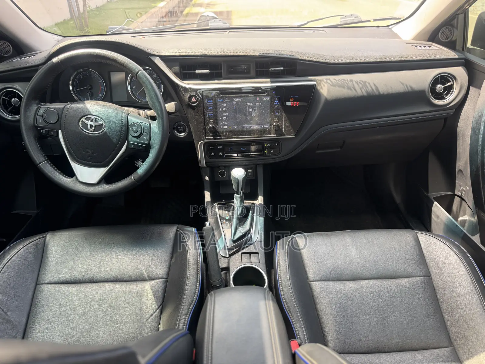 Toyota Corolla XSE (1.8L 4cyl 2A) 2018 Gray
