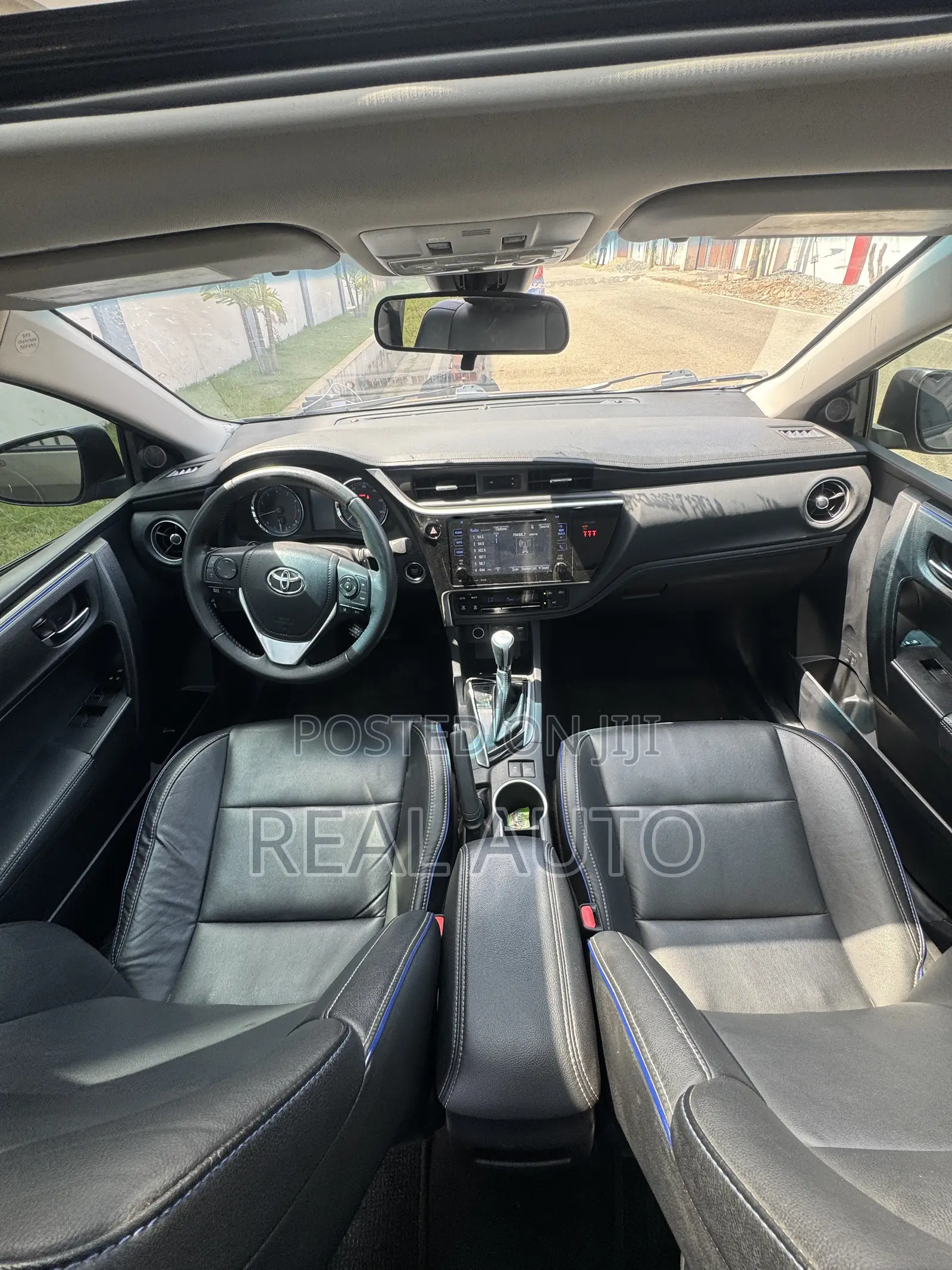 Toyota Corolla XSE (1.8L 4cyl 2A) 2018 Gray