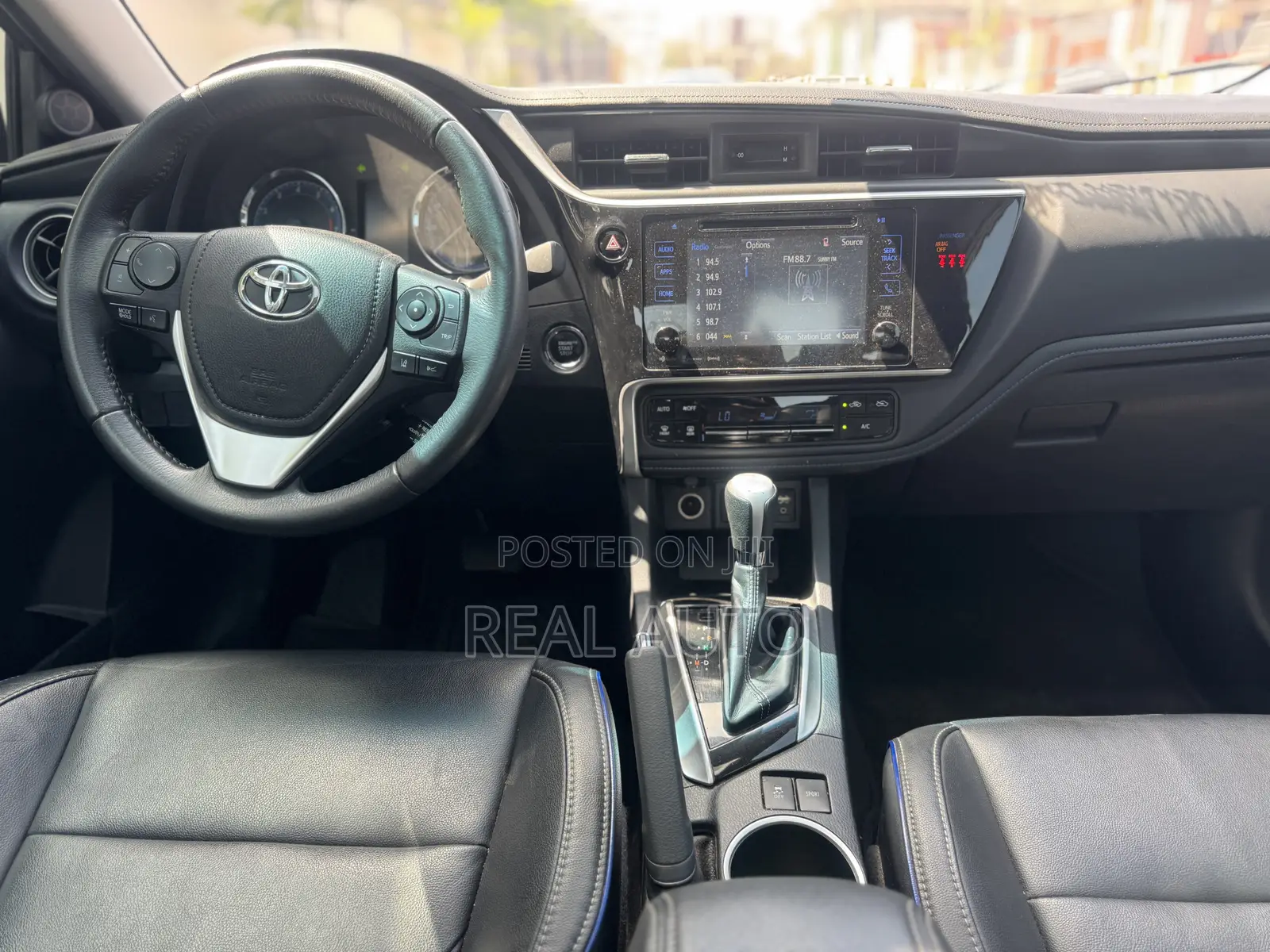 Toyota Corolla XSE (1.8L 4cyl 2A) 2018 Gray