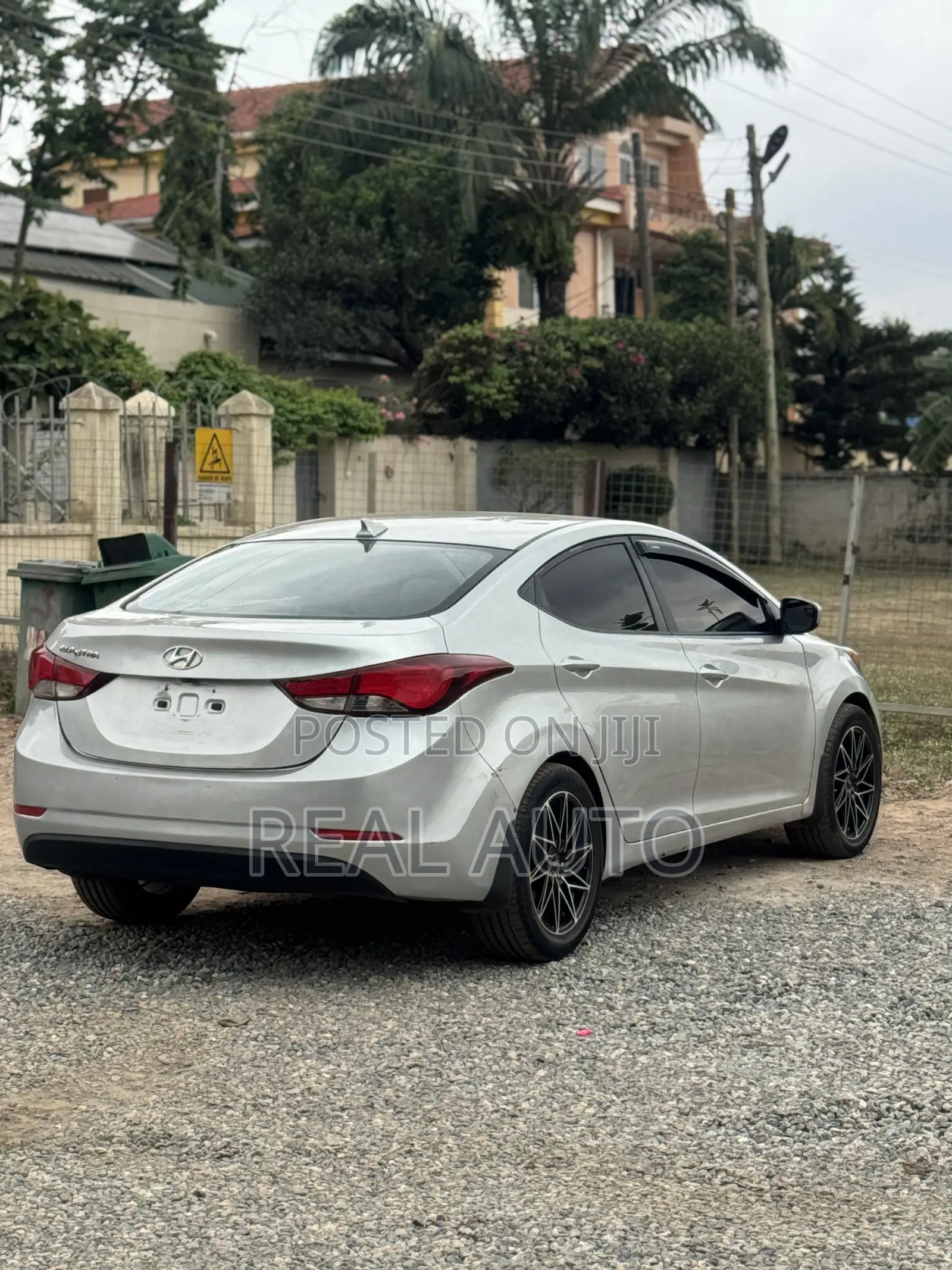 Hyundai Elantra Limited 4dr Sedan (1.8L 4cyl 6A) 2015 Silver